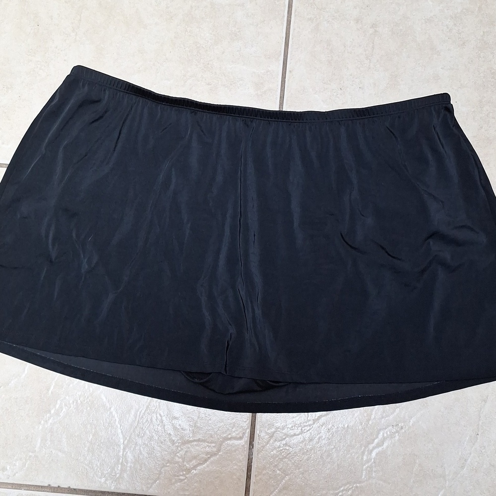Q women's Cacique solid black stretch swim skirt plus size 24